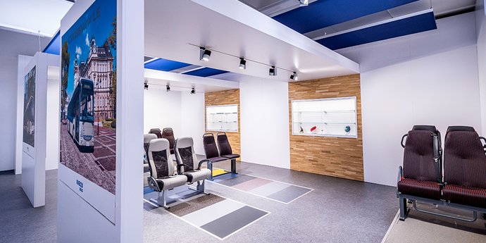 IVECO Bus Design Center mit ausgestellten Sitzen